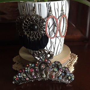 Earrings & hair clip